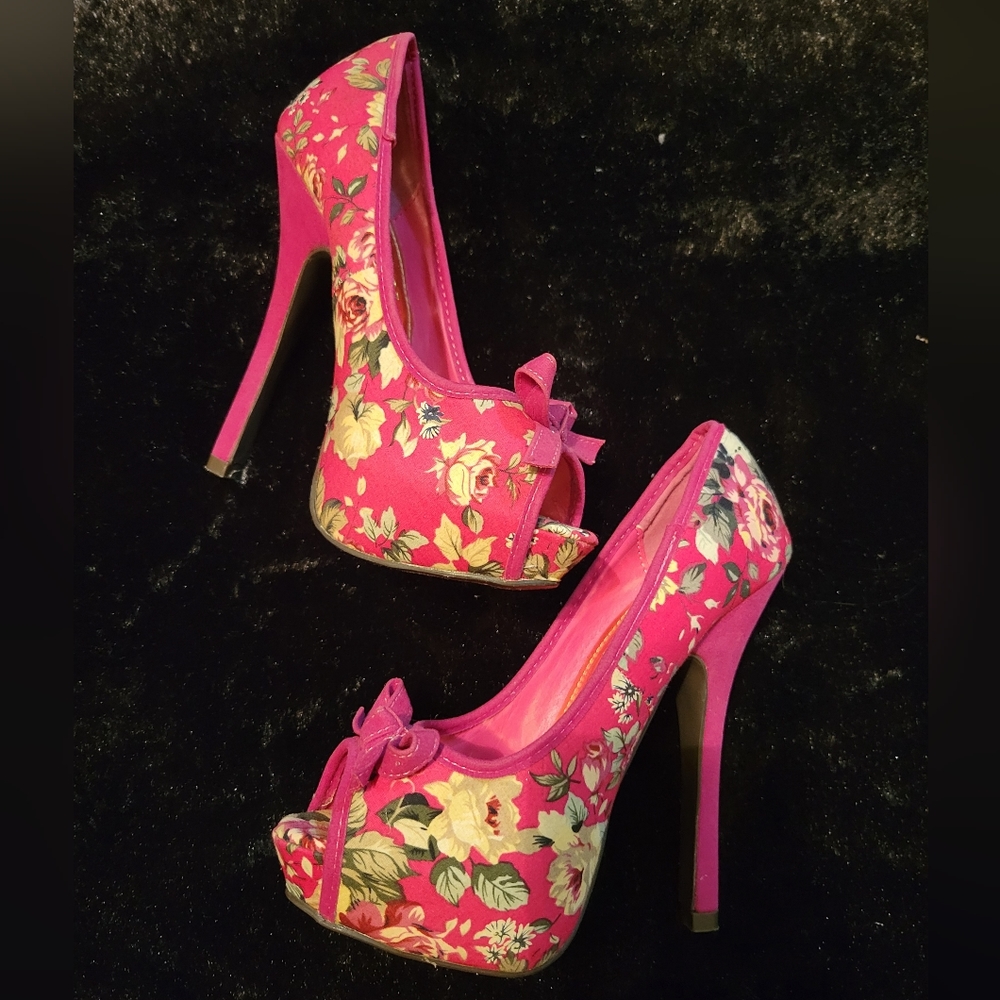 LILIANA High Heels (6 1/2)